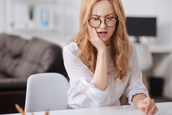 Woman in pain before gum disease treatment