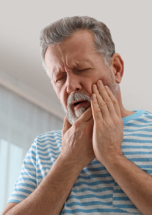 Man experiencing oral cancer symptoms before VELScope screening