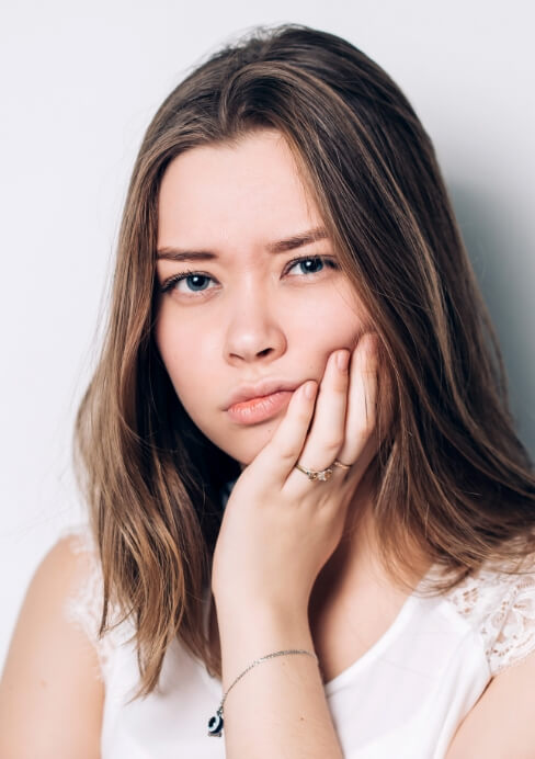 Young woman in pain before wisdom tooth extraction